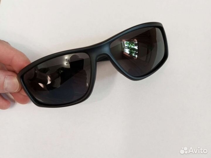 Очки солнцезащитные