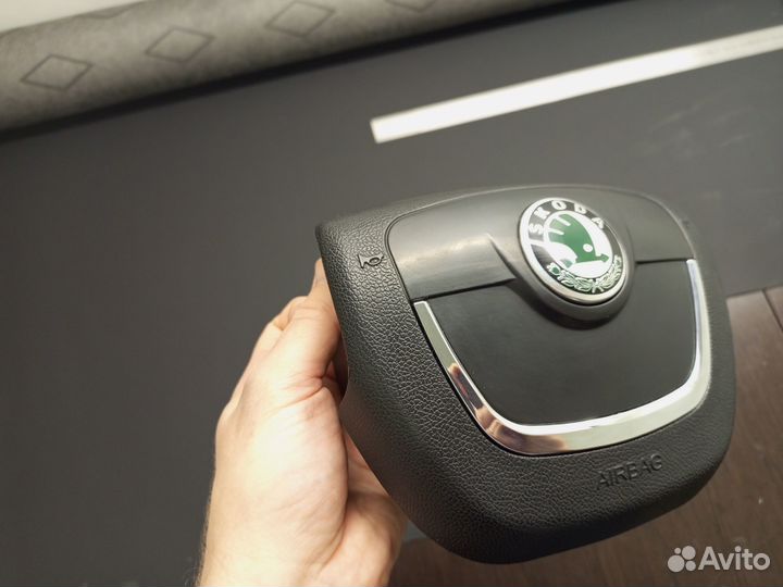 Крышка подушки безопасности Шкода Октавия А5