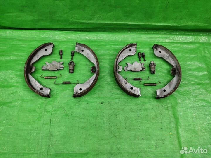Колодки ручника комплект оригинал Таурег/Кайен/Ку7