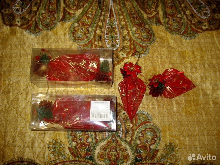 Новогодние пластиковые игрушки