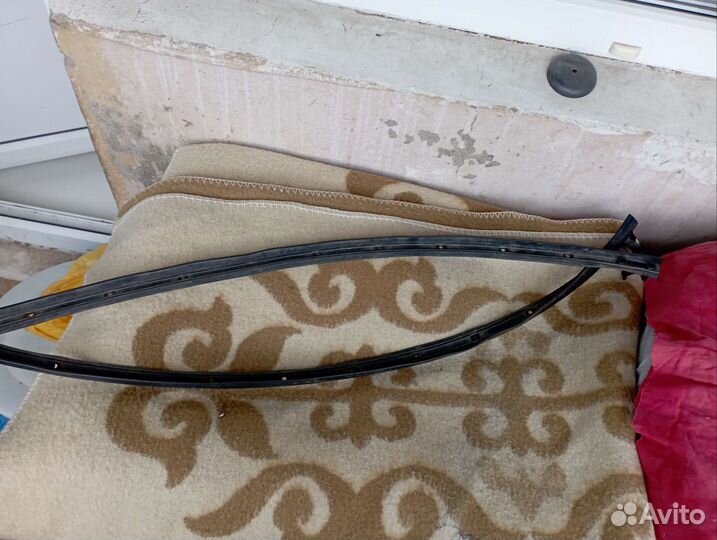 Уплотнитель низа передних дверей Дастер накладки