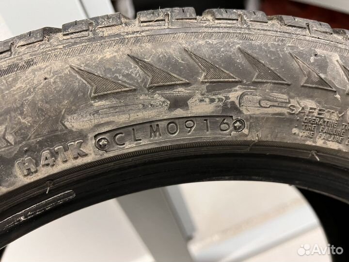 Bridgestone Blizzak LM-25 245/45 R18