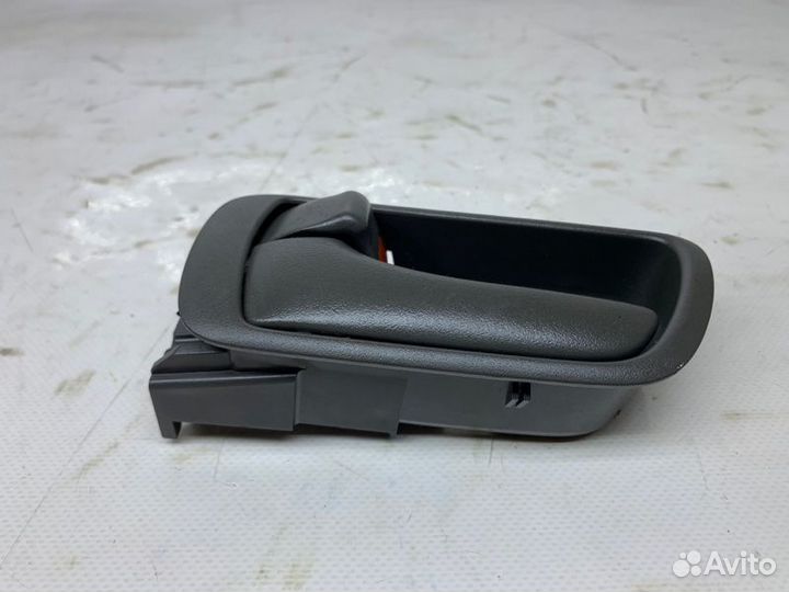 Ручка двери внутренняя задняя левая Toyota Camry