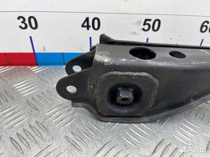 Рычаг поперечный задний правый Nissan Teana J31