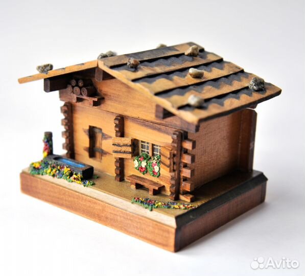 Музыкальный домик с танцующей балериной в розовом