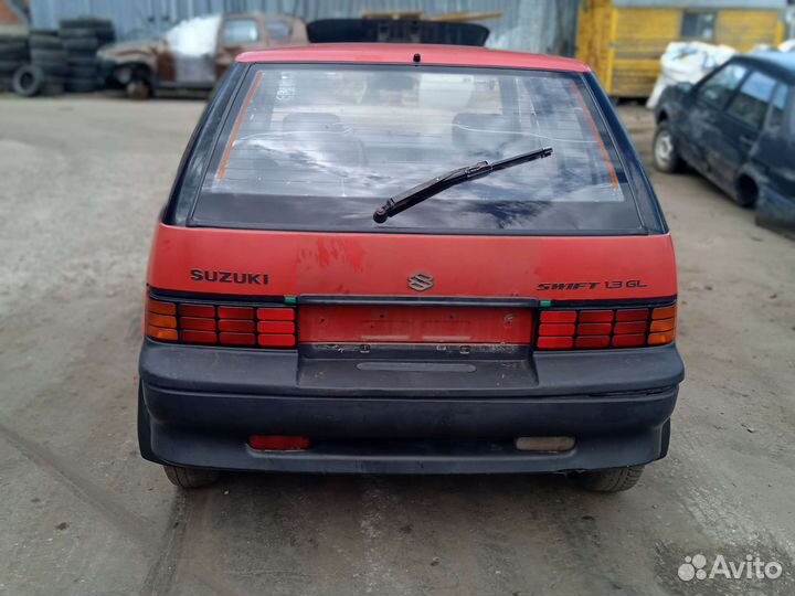 В разборе suzuki swift 1990 год 1.3