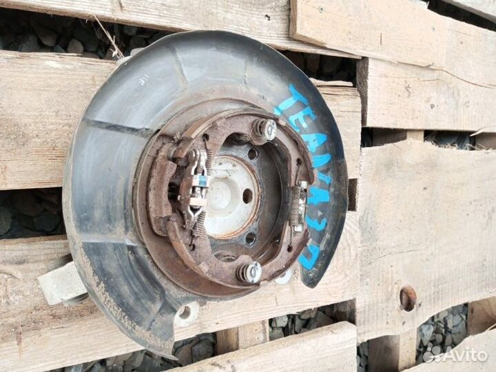 Кулак поворотный задний правый Nissan Teana J31