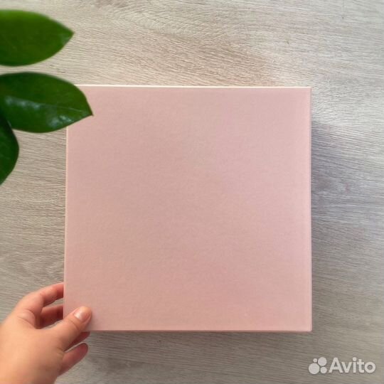 Коробка нежного цвета премиум качества-подарочная