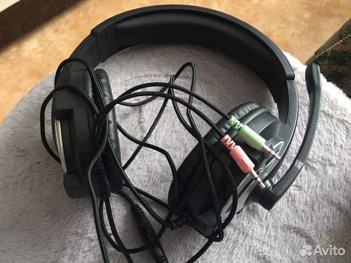 Наушники с микрофоном