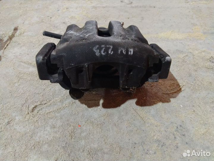 Суппорт тормозной передний правый Jaguar XJ X308