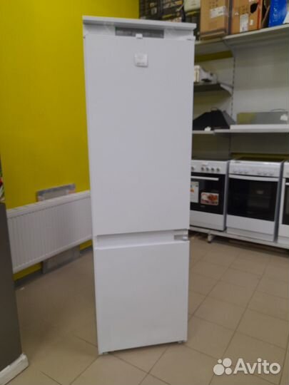 Холодильник встраиваемый Whirlpool WHC18 T322