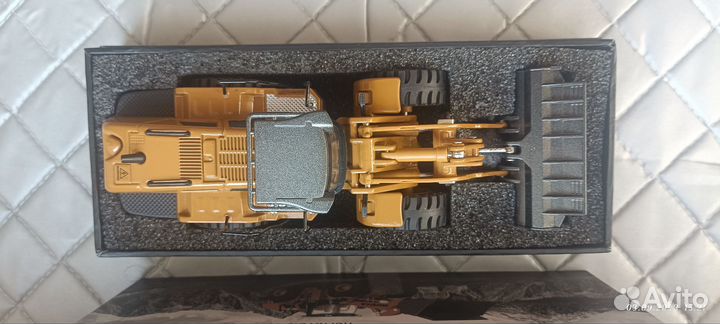 Huina 1:50 Коллекционная модель