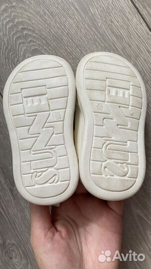 Детские кроссовки на первый шаг