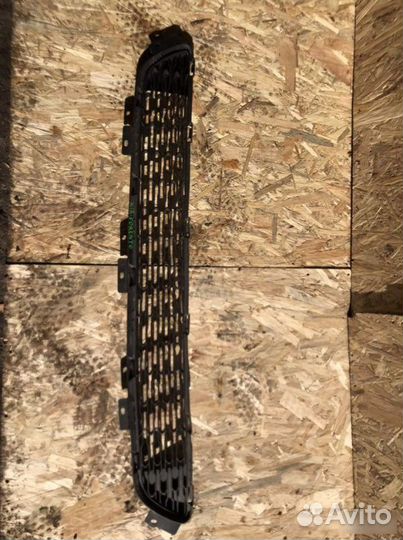 Решетка бампера передняя Kia Sorento