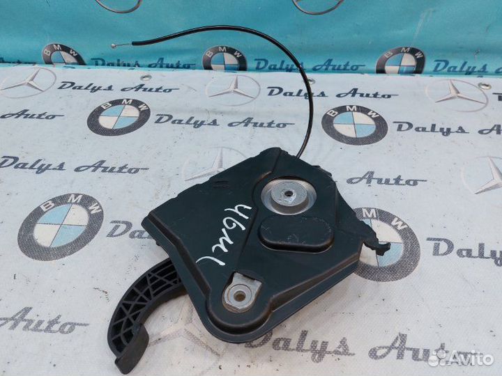 Педаль стояночного тормоза Mercedes-Benz E-Class