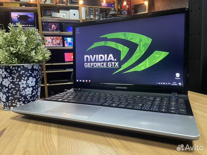 Ноутбук Samsung / Core i5 / 520MX / 8GB / 500gb