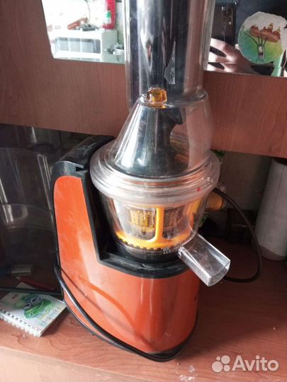 Соковыжималка шнековая