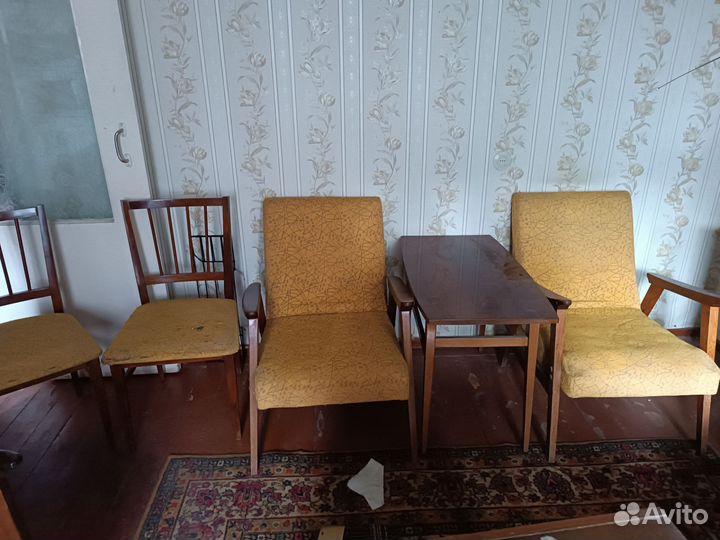 Диван