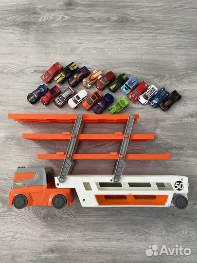 Автовоз HOT wheels с коллекцией машинок