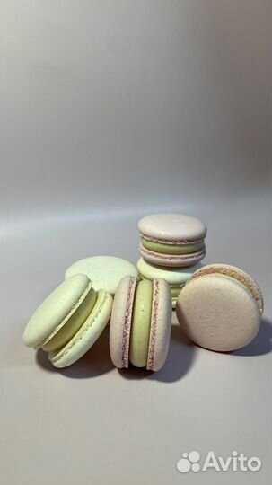 Макаронс, макарон, макаронс с печатью бонбоньерки