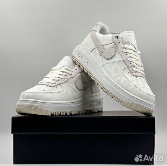 Кроссовки Nike Air Force 1 Lux