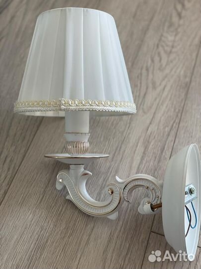 Лампа настольная и бра Лампа настольная Maytoni