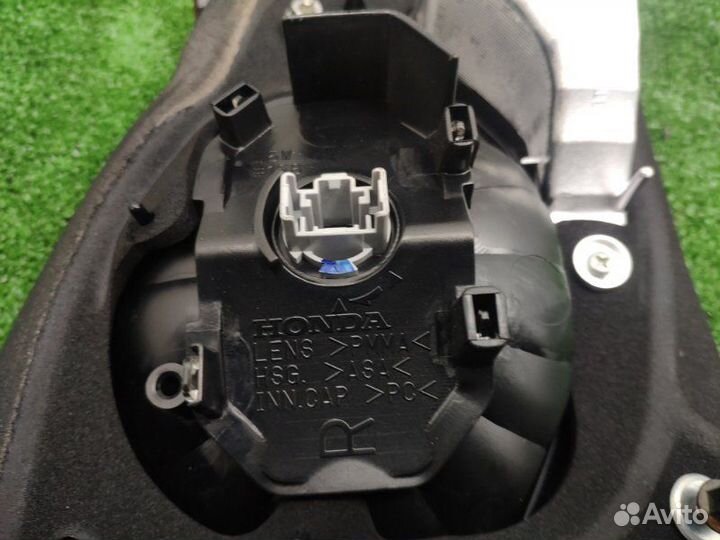 Фонарь задний правый Honda Civic 4D R18A1 2009