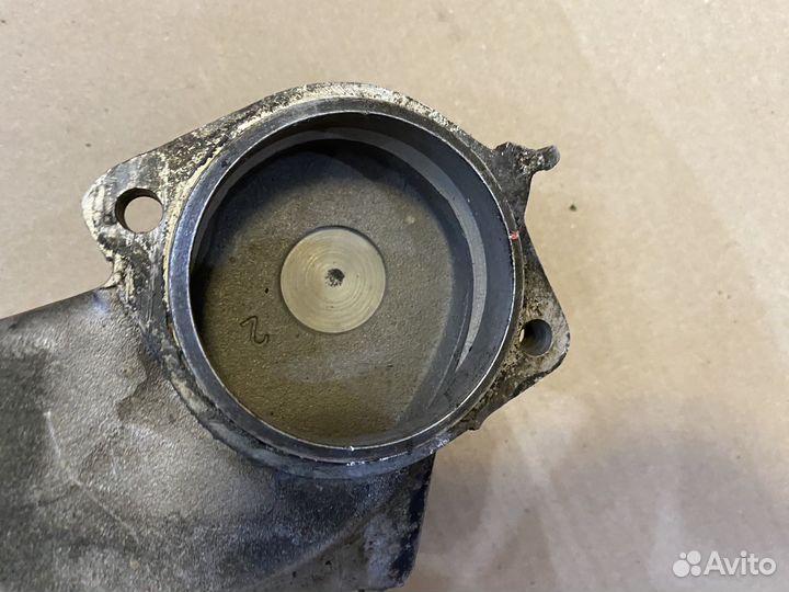 Корпус термостата с патрубком Audi A8 D3 077121121