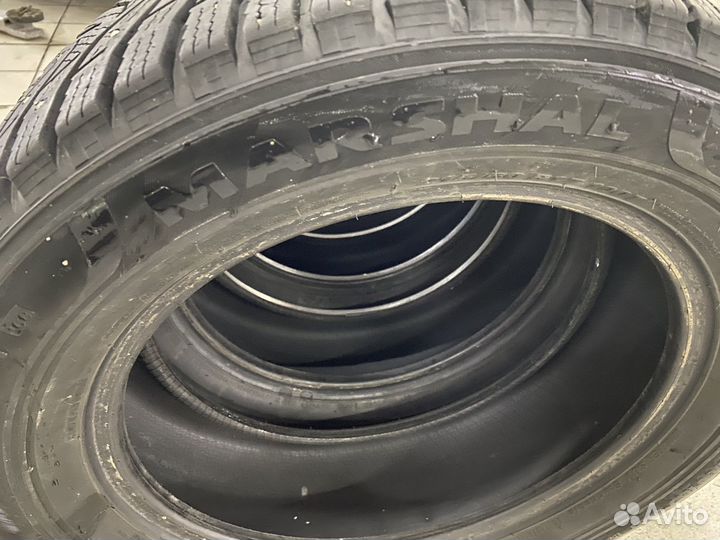 Marshal WinterCraft SUV Ice WS31 215/60 R17 100T