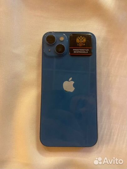 Телефон iPhone 13