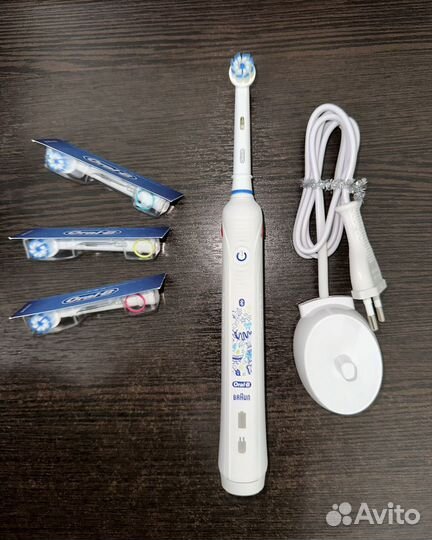 Электрическая зубная щетка Oral-B SMART 4 Junior