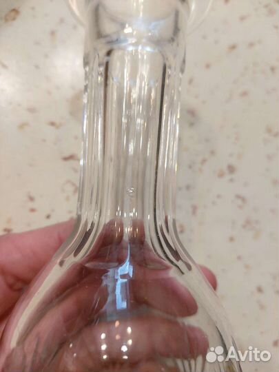 Хрустальный графин и рюмки