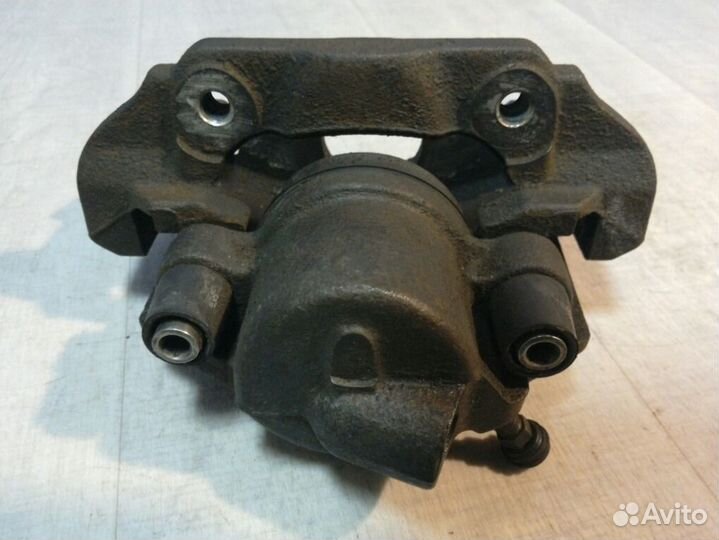 Суппорт тормозной передний левый Ford Fiesta