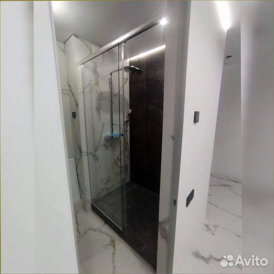 Душевое ограждение с дверью