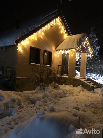 Новогоднее украшение домов гирляндами