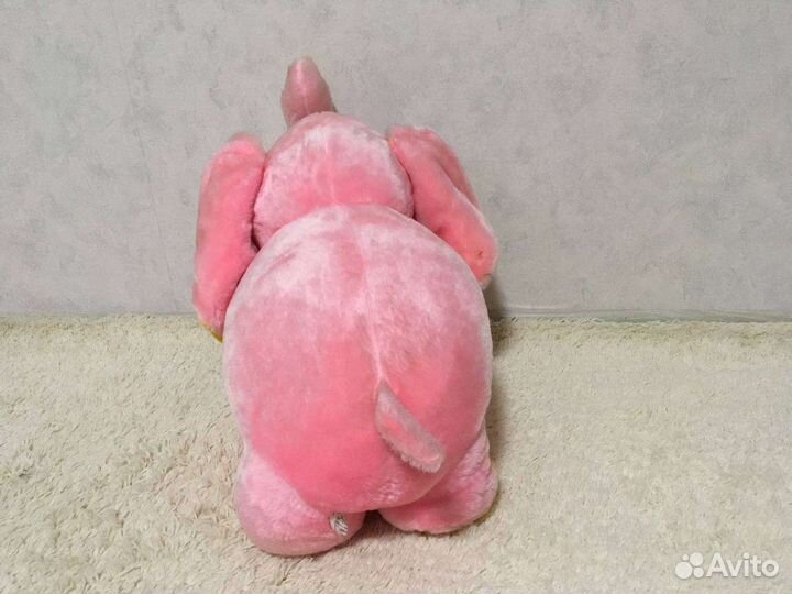 Плюшевый розовый слон