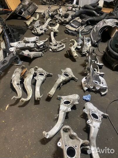 Кулак поворотный передний левый Bmw X6 E71 2011