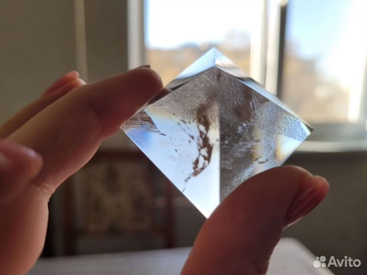 Пирамида из горного хрусталя