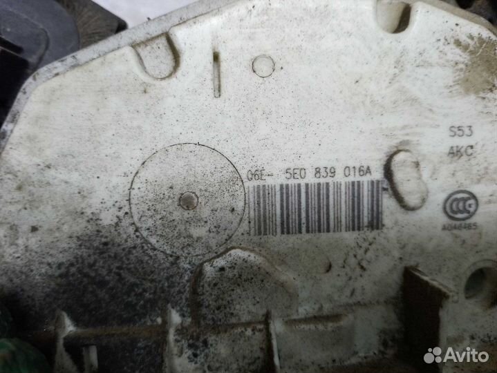 Замок двери задний правый Шкода