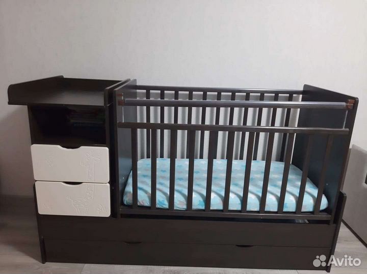 Детская кроватка трансформер с маятником