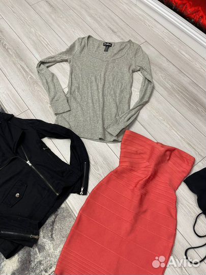 Пакет женской фирменной одежды