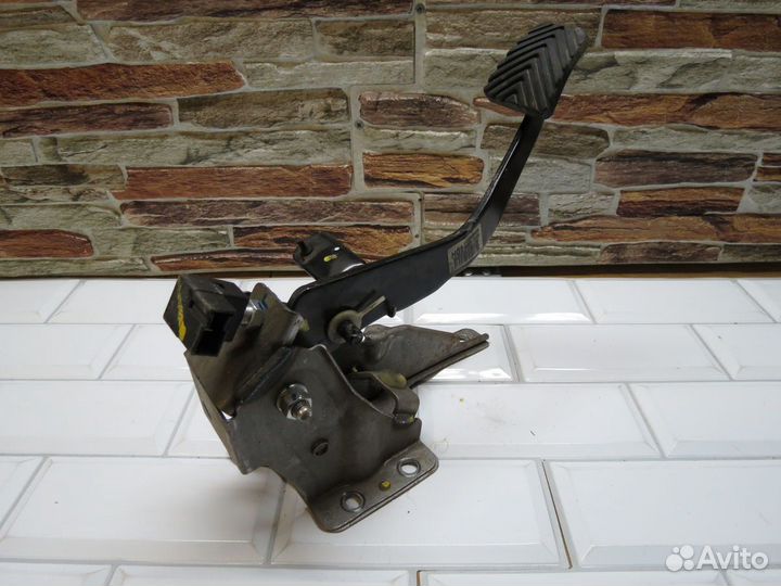 Педаль сцепления Hyundai Solaris