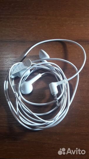 Чехол на iPhone 11 + наушники