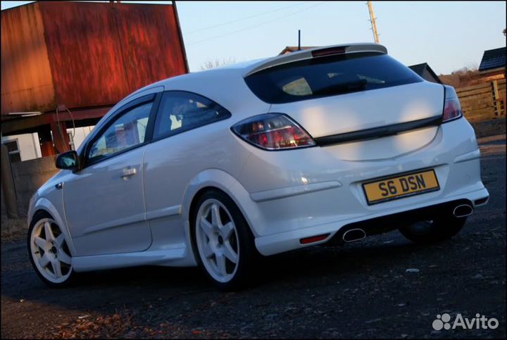 Задняя юбка с порогам для бампера Opel Astra H GTC