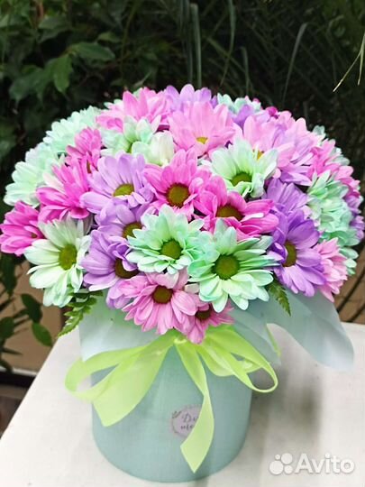 Букет в коробке из ромашек ко дню матери