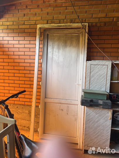 Дверь пластиковая входная бу высота 2.20/83