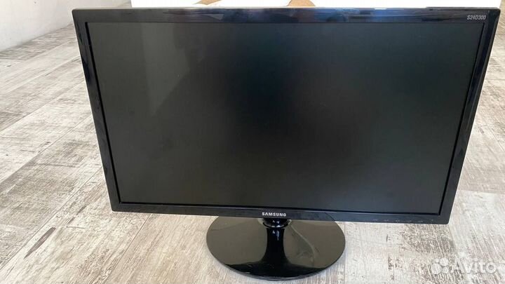 Монитор Samsung S24D300H
