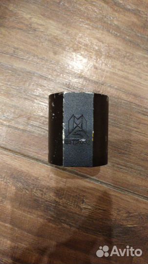 Зажим для трюкового самоката