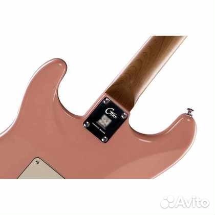 Электрогитара со встроенным процессором Mooer gtrs P800 Pink