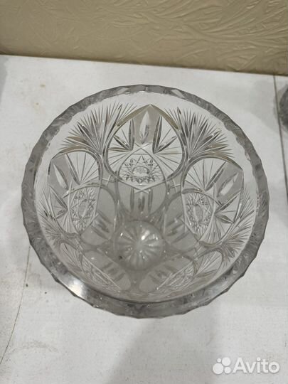 Большая красивая хрустальная ваза